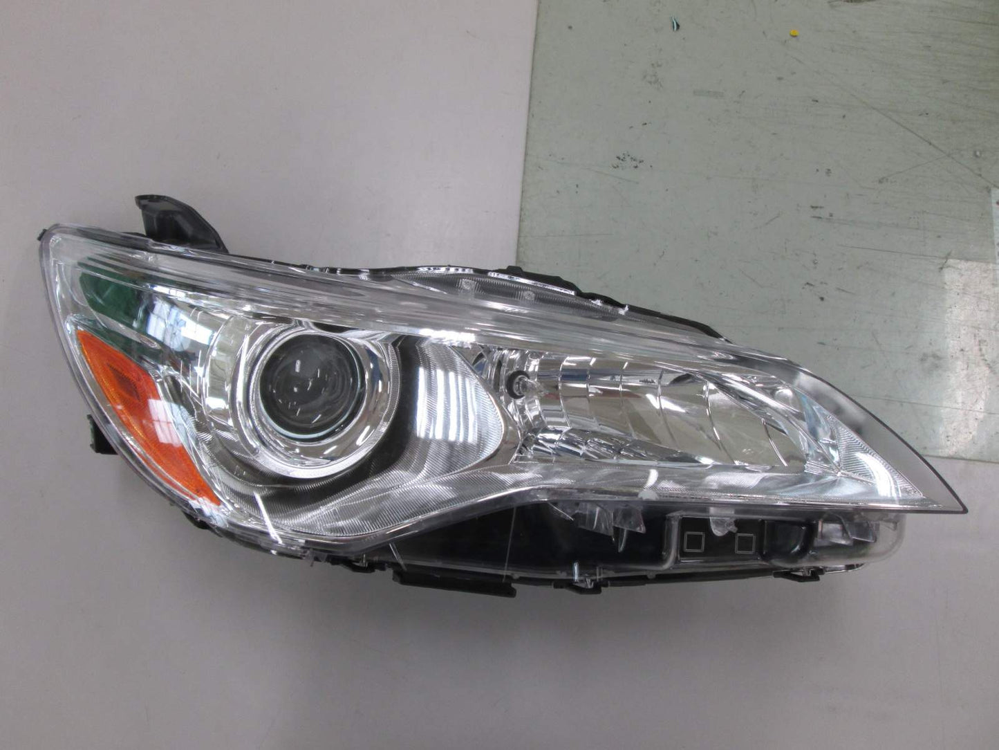 Head Lamp Rh Halogen Le/Xle Chrome Bezel W/O Led Kentucky Built - Toyota Camry Hybrid 2015-2017 | Toyota Camry 2015-2017