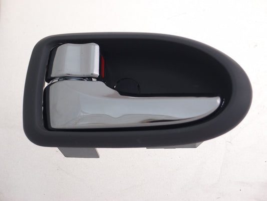 Door Handle Fr Lh Inner Gray W/Chrome - Mazda Mpv 2000-2003