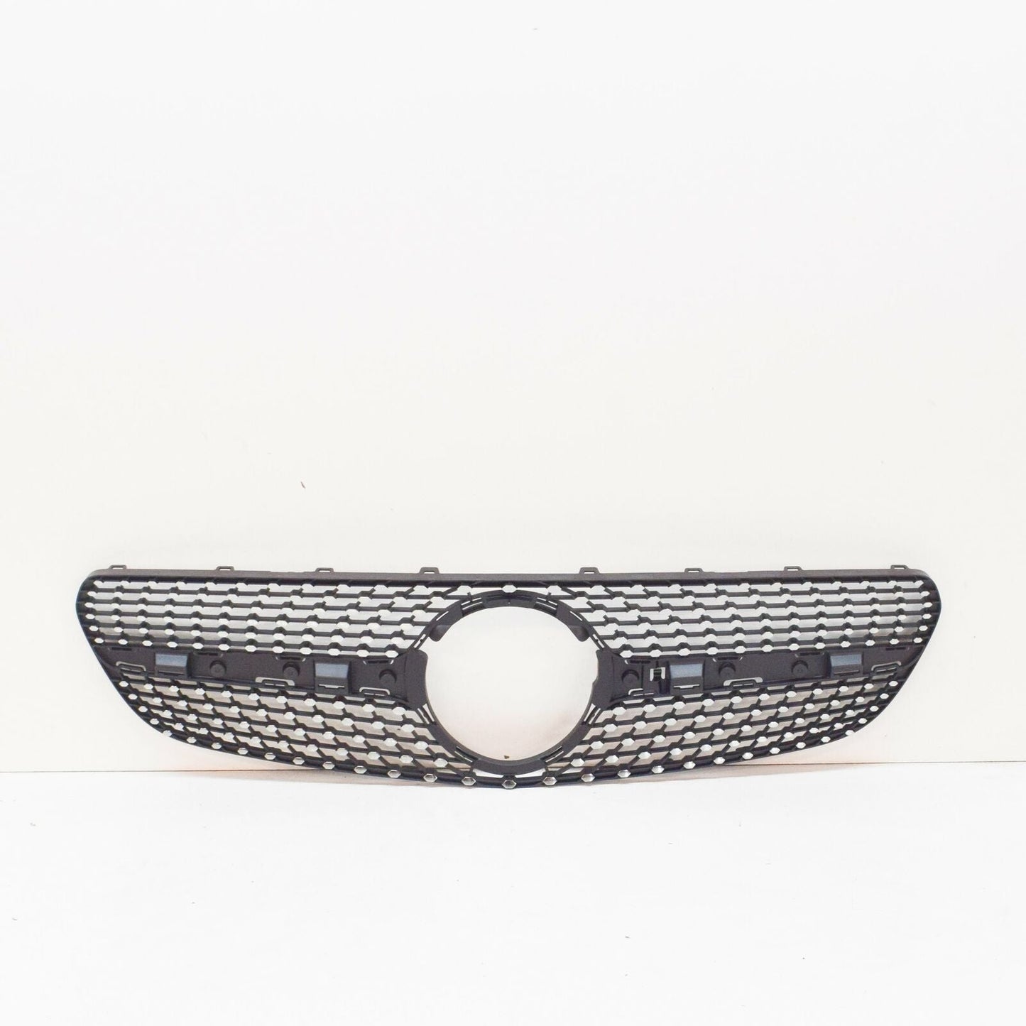 Grille Fr Black W/Chrome Individual Shaped Pattern/Amg W/O Camera - Mercedes E450 2019-2020 | Mercedes E53 Amg Sedan 2019-2020 | Mercedes E400 2018