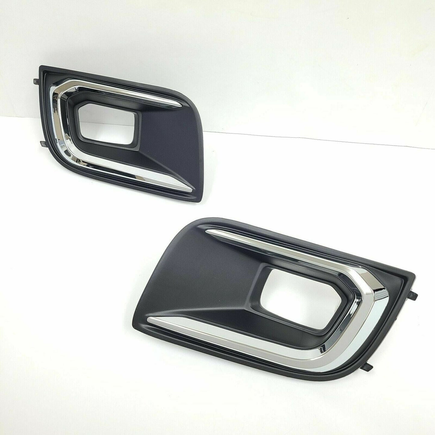 Fog Lamp Bezel Fr Lh Textured Black W/Chrome Moulding - Toyota Sequoia 2018-2022